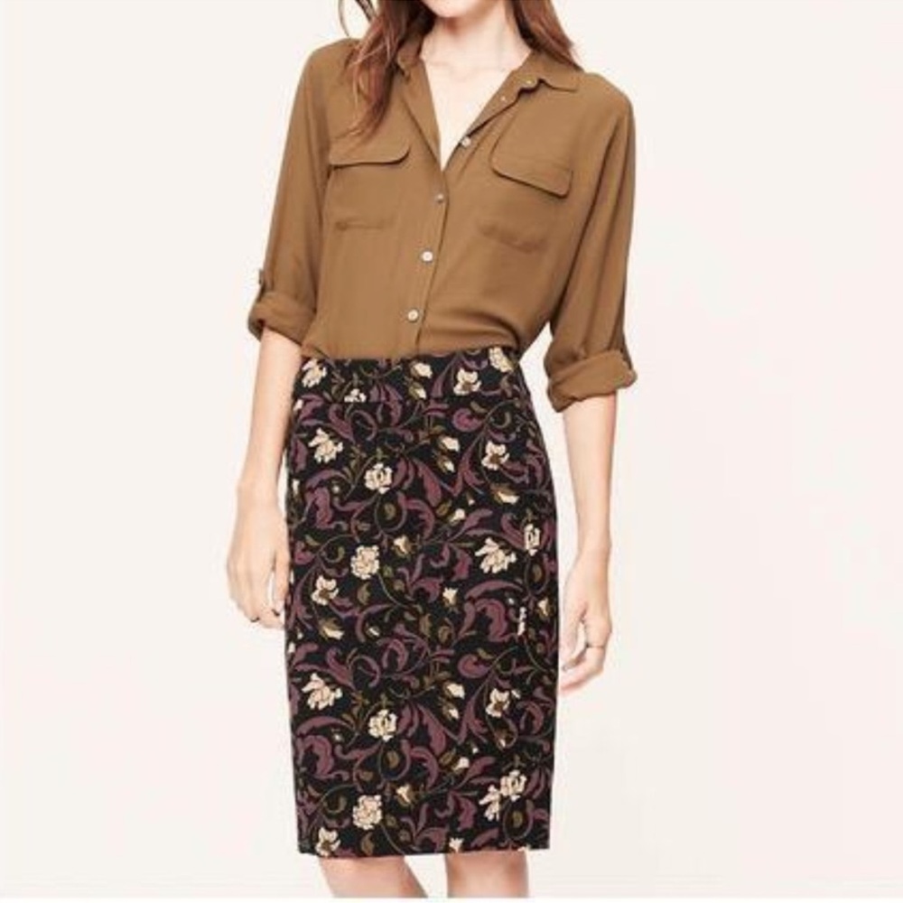 LOFT Women’s Floral Knee Length Lined Pencil Skirt Black Magenta Size: 4